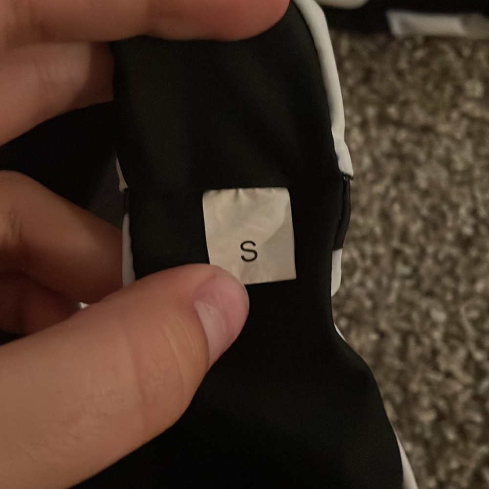 Bikini - Picture 2 of 2